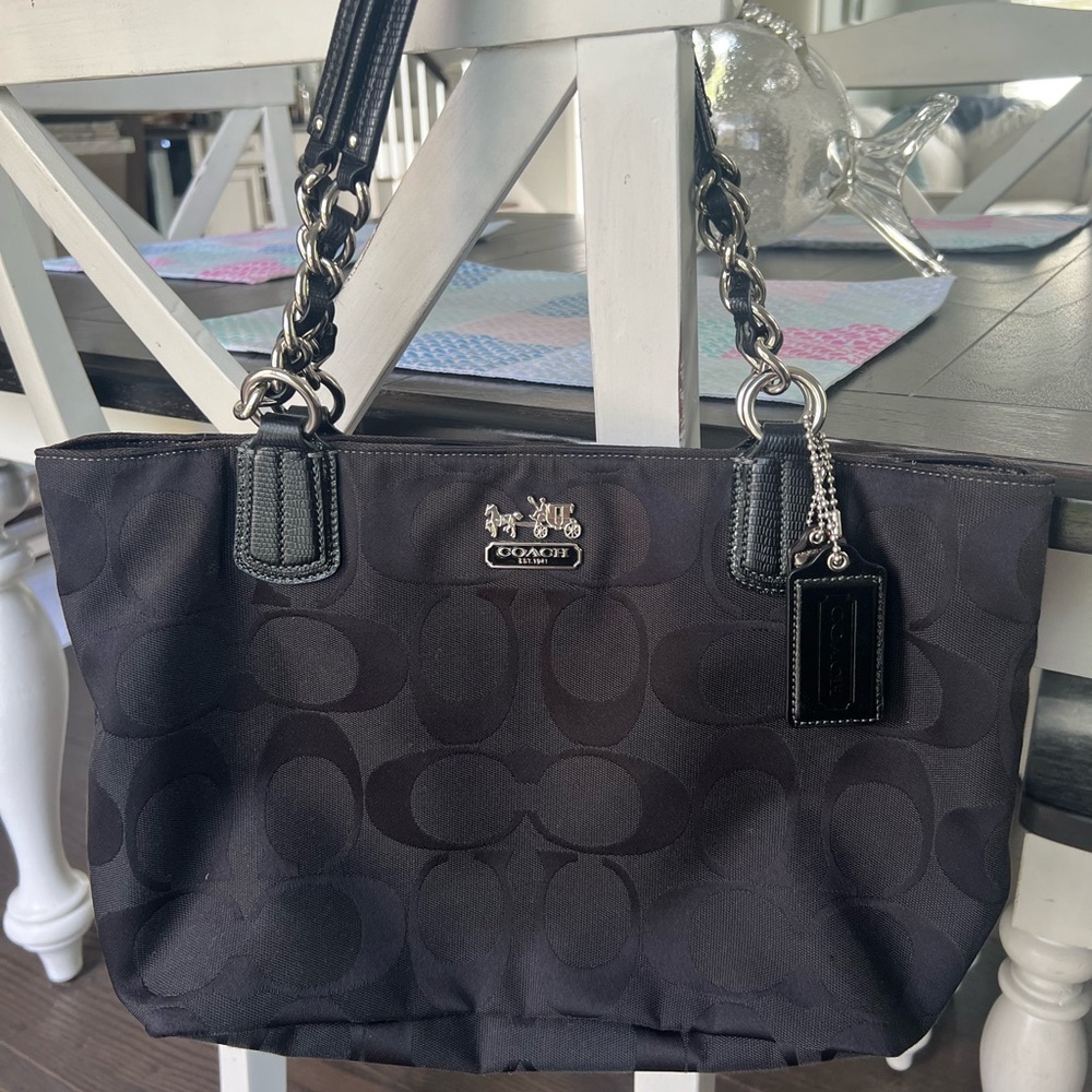 Coach bag with zipper